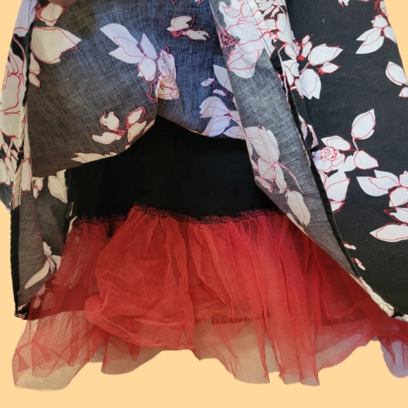 Black w/ White and Red Flower Dress. Size 5/6 - Picture 2 of 4